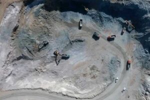 تصویر برداری هوایی از کار روی معدن